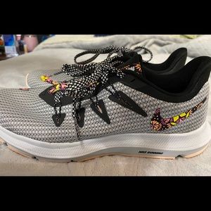 Women’s NIKE running sneaker size 7 rare